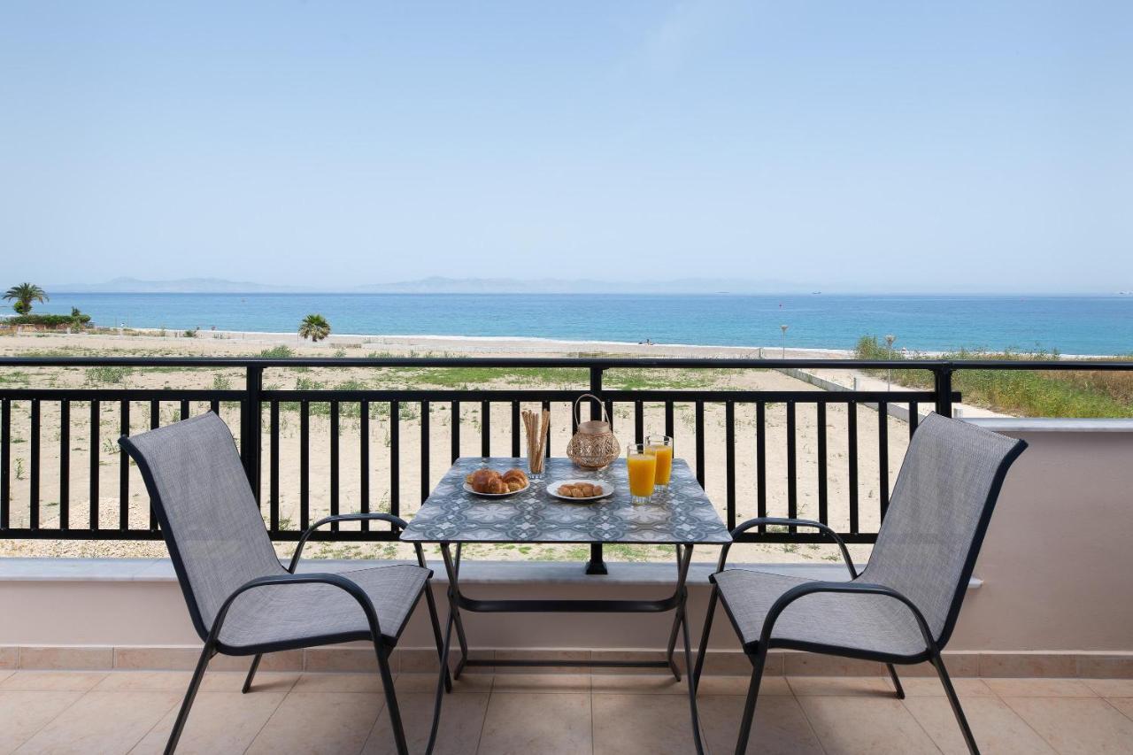 White&Blue Luxury Suites 이알리소스 외부 사진