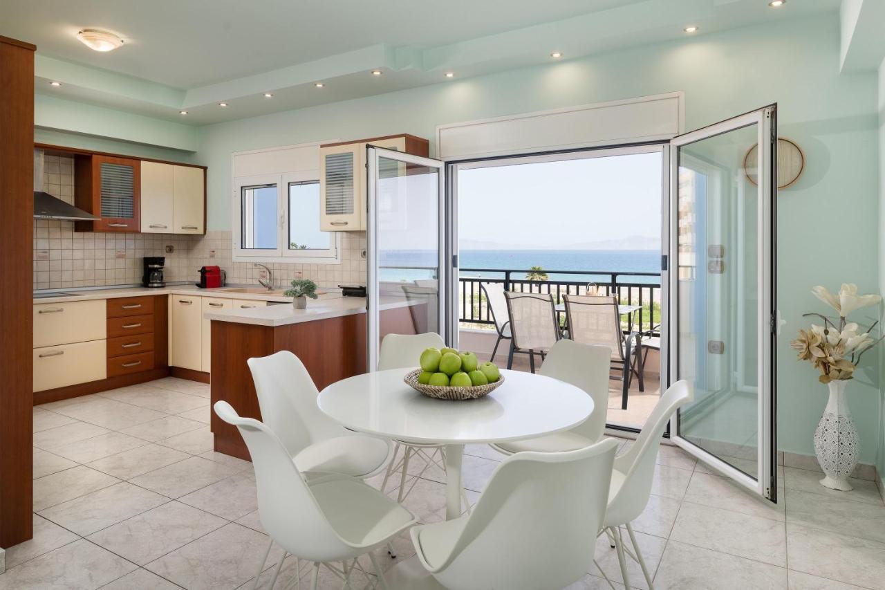 White&Blue Luxury Suites 이알리소스 외부 사진