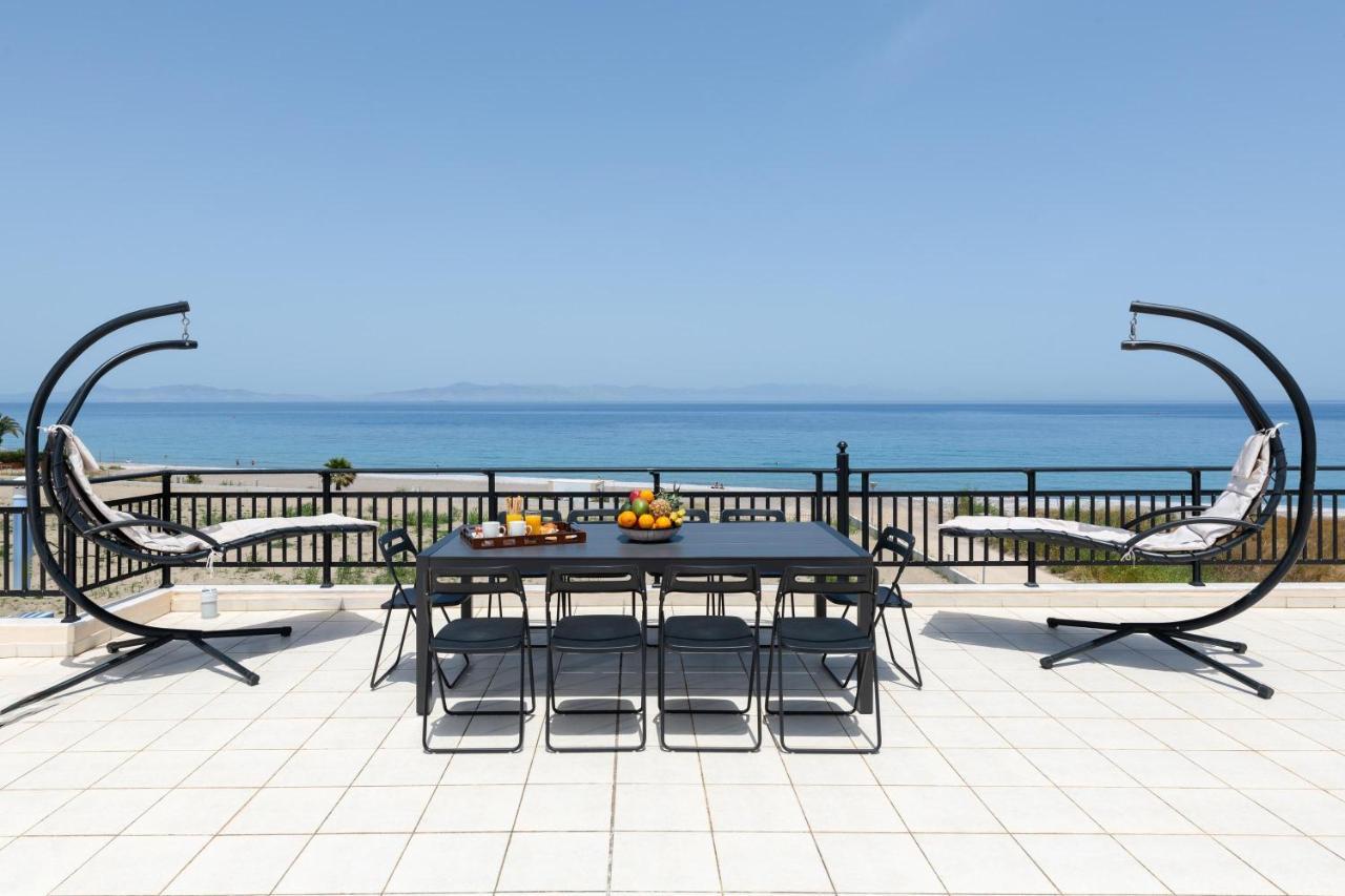 White&Blue Luxury Suites 이알리소스 외부 사진