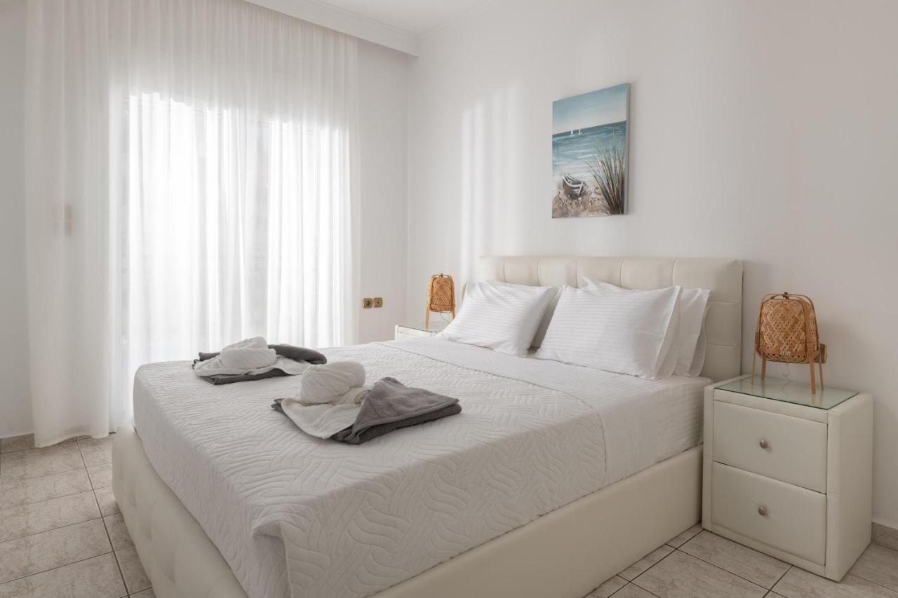 White&Blue Luxury Suites 이알리소스 외부 사진