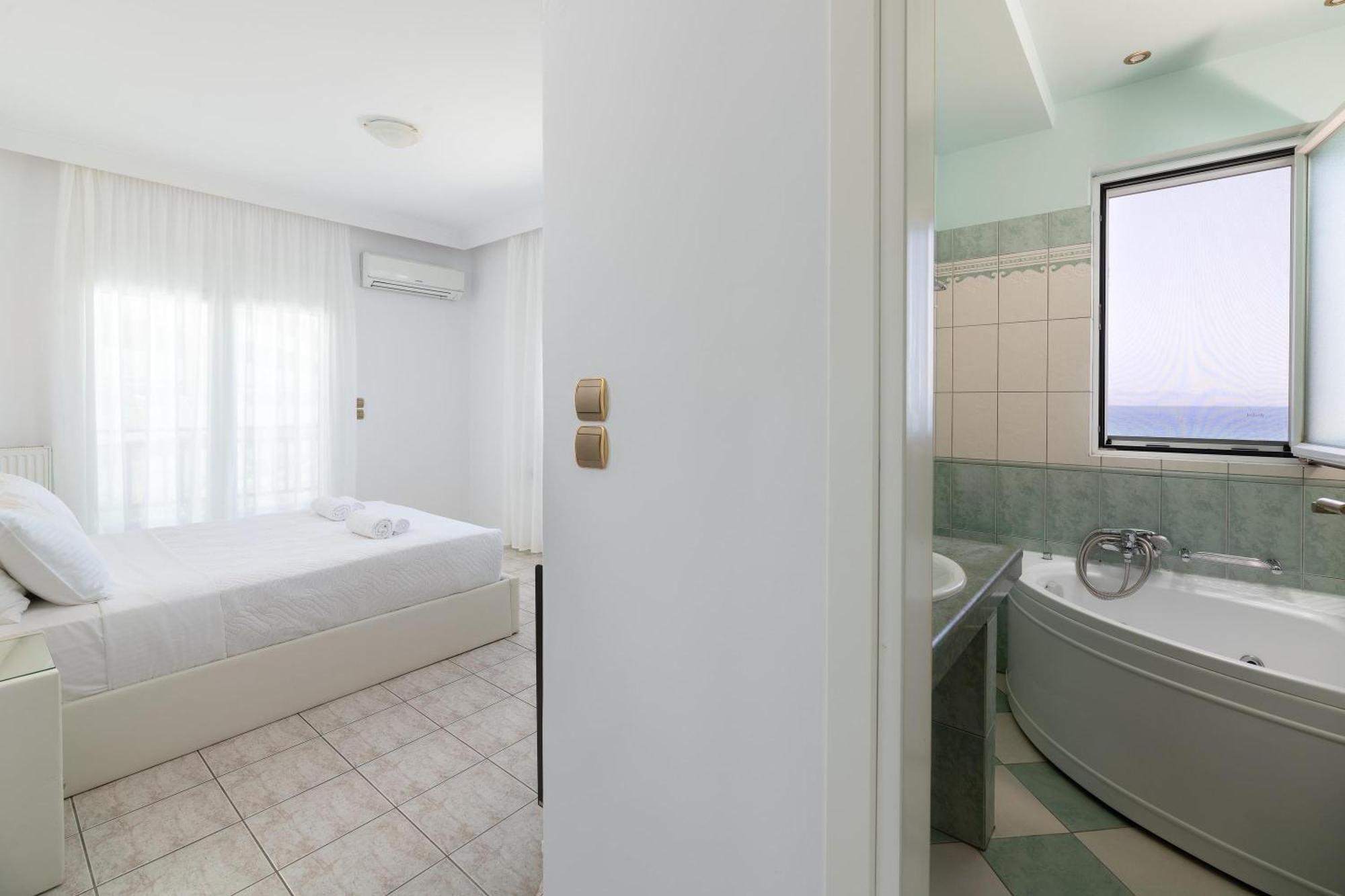 White&Blue Luxury Suites 이알리소스 외부 사진